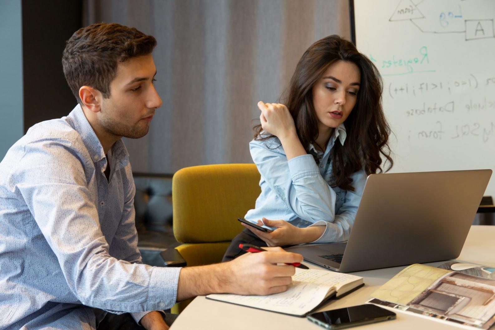 Entorno de aprendizaje colaborativo para modelización de escenarios financieros